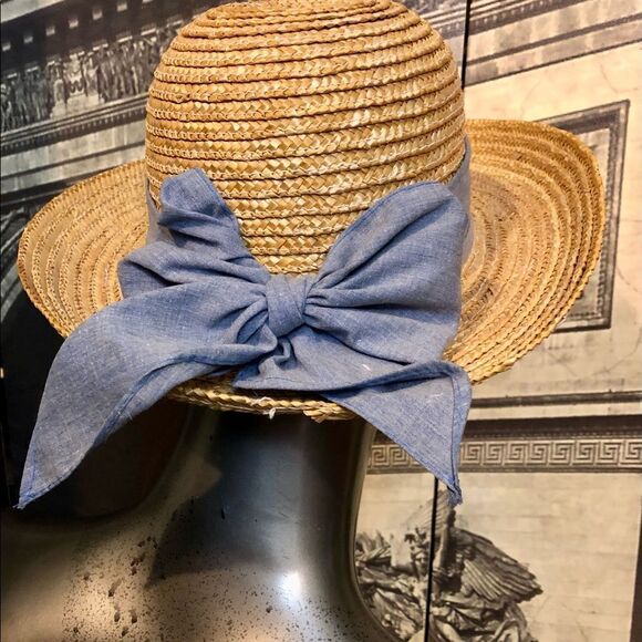 Cute straw hat with ribbon - Picture 1 of 2